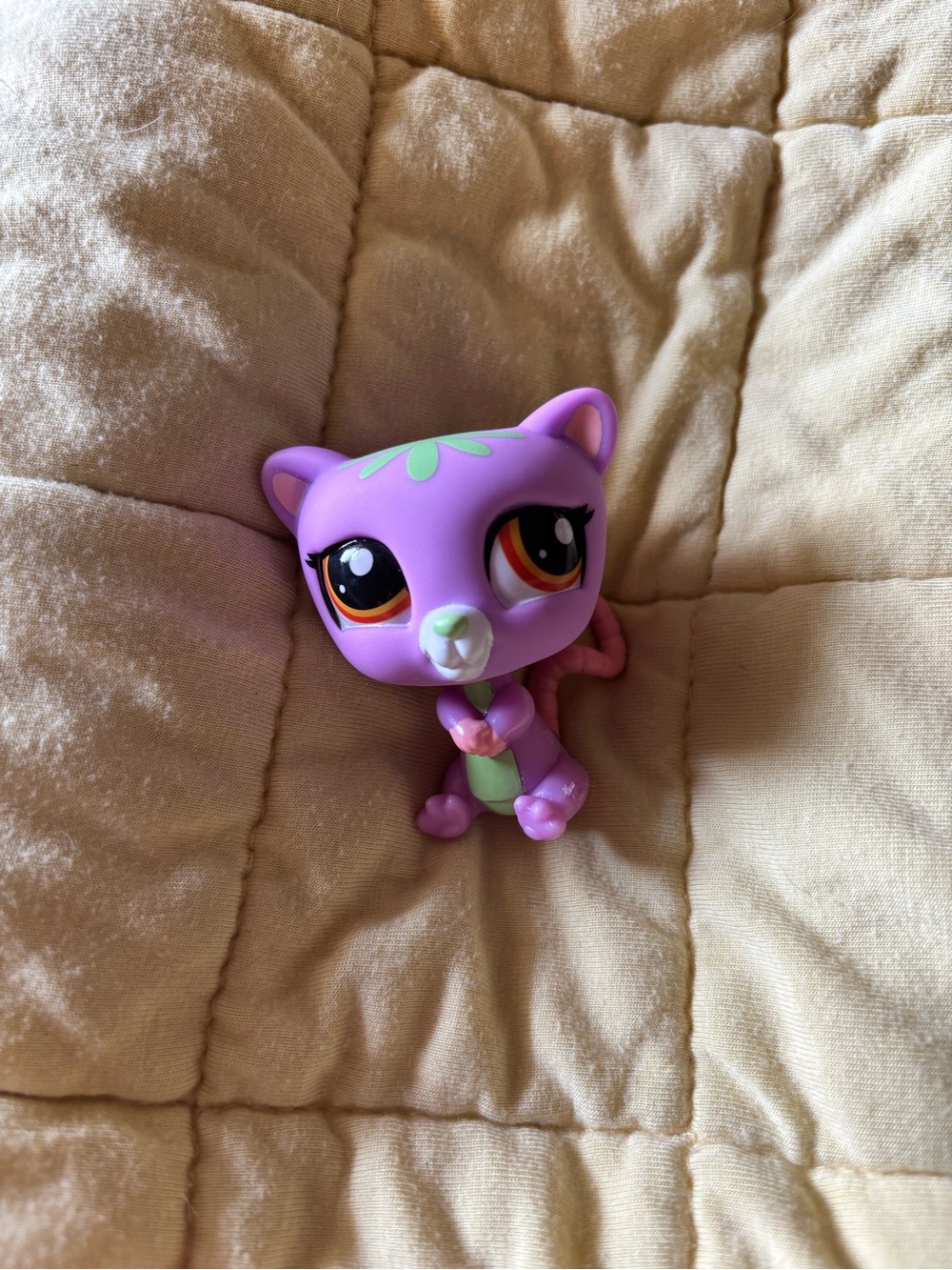 Littlest Pet Shop Purple & Green Kitty Figure